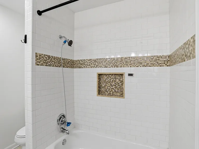 512 Lexington Blvd — Photo 35