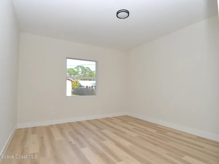 1043 Walden Blvd SE — Photo 18
