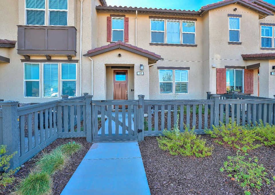 1st image of 140 Peral Ave #71