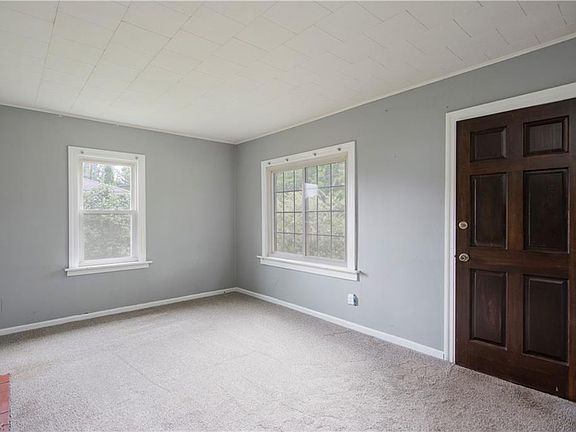 3rd image of 2978 Gale Dr