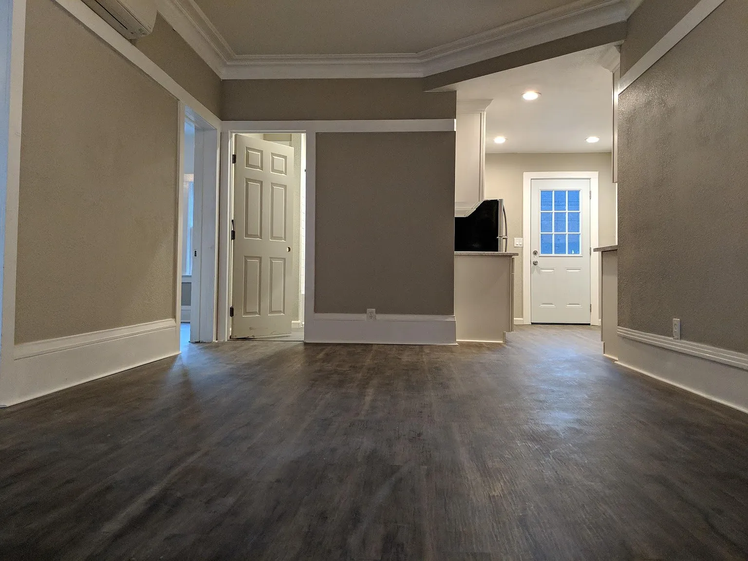 906 21st St — Photo 3