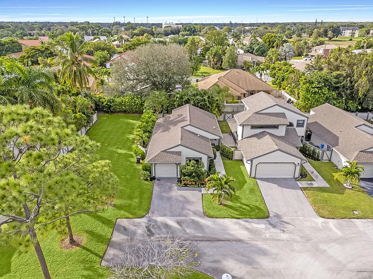 2474 Bedford Mews Dr — Photo 39