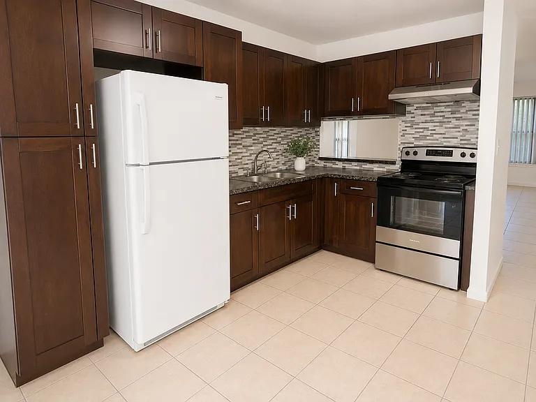 2361 Maple Ct — Photo 4