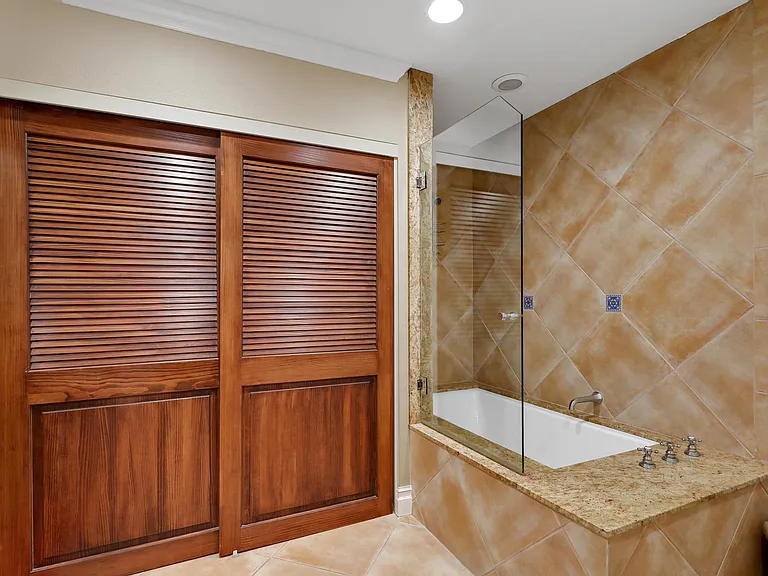 6 Tortosa Dr — Photo 20