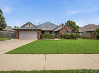 5212 S Barr Dr W, Sand Springs, OK 74063