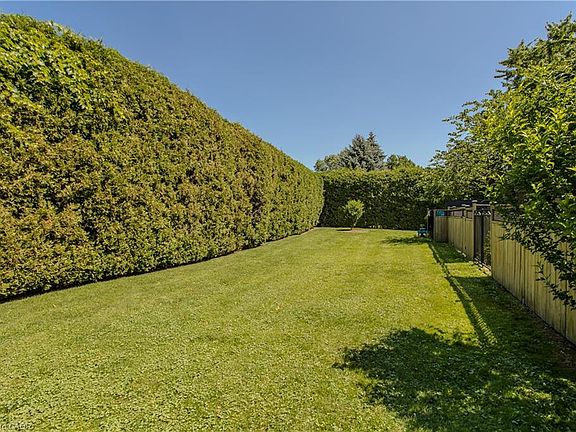 5th image of 5411 Lakeshore Rd #9