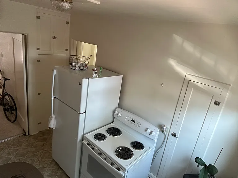 3915 Warren Ave #2 — Photo 9