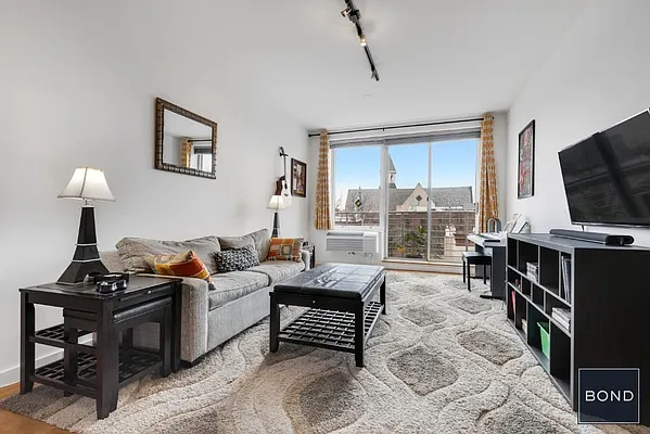 Sold by Bond New York | media 2
