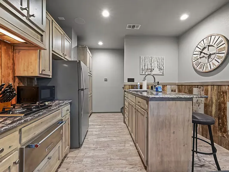 3 Jesse James Dr #B — Photo 7