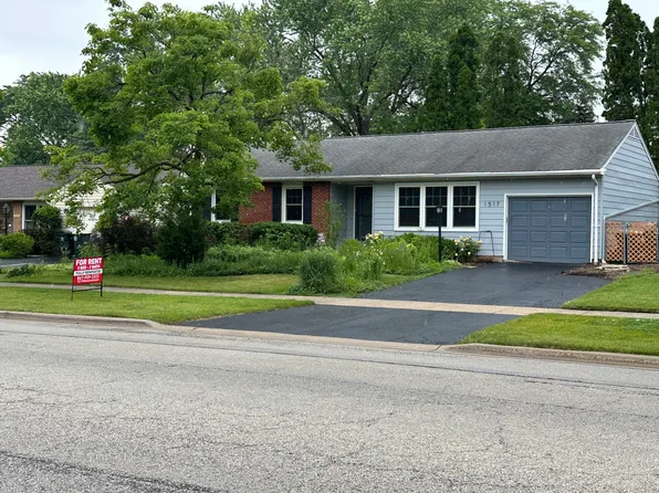 1517 N Kennicott Ave, Arlington Heights, IL 60004
