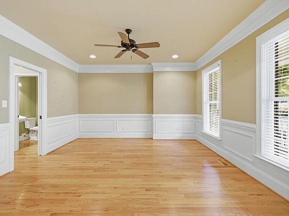 5th image of 307 Parkwood Rd