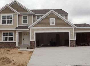 546 Highlander Dr NE, Rockford, MI 49341
