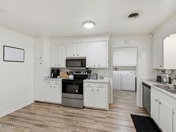 5th image of 1150 Branch St