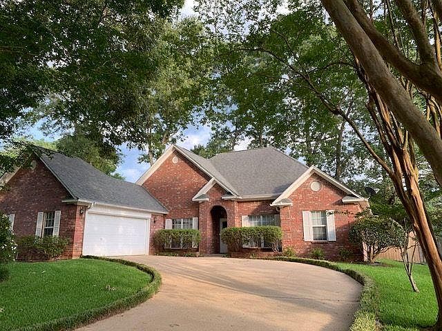 1st image of 208 Shadow Wood Dr