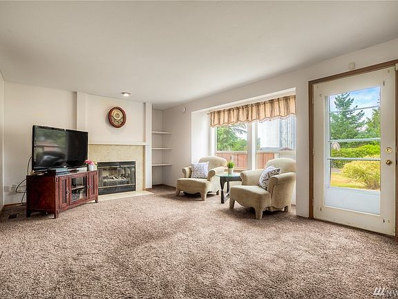 3rd image of 907 130th St E