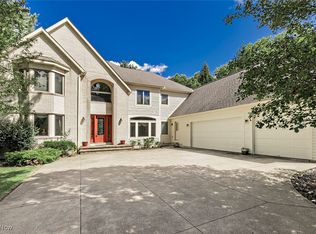 3860 Waterford Ct, Beachwood, OH 44122