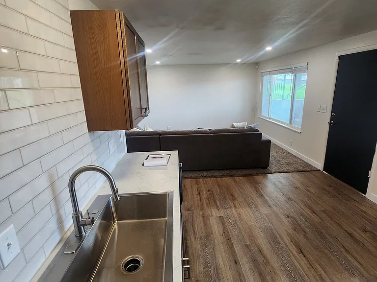 895 E Arrowhead Ln — Photo 27
