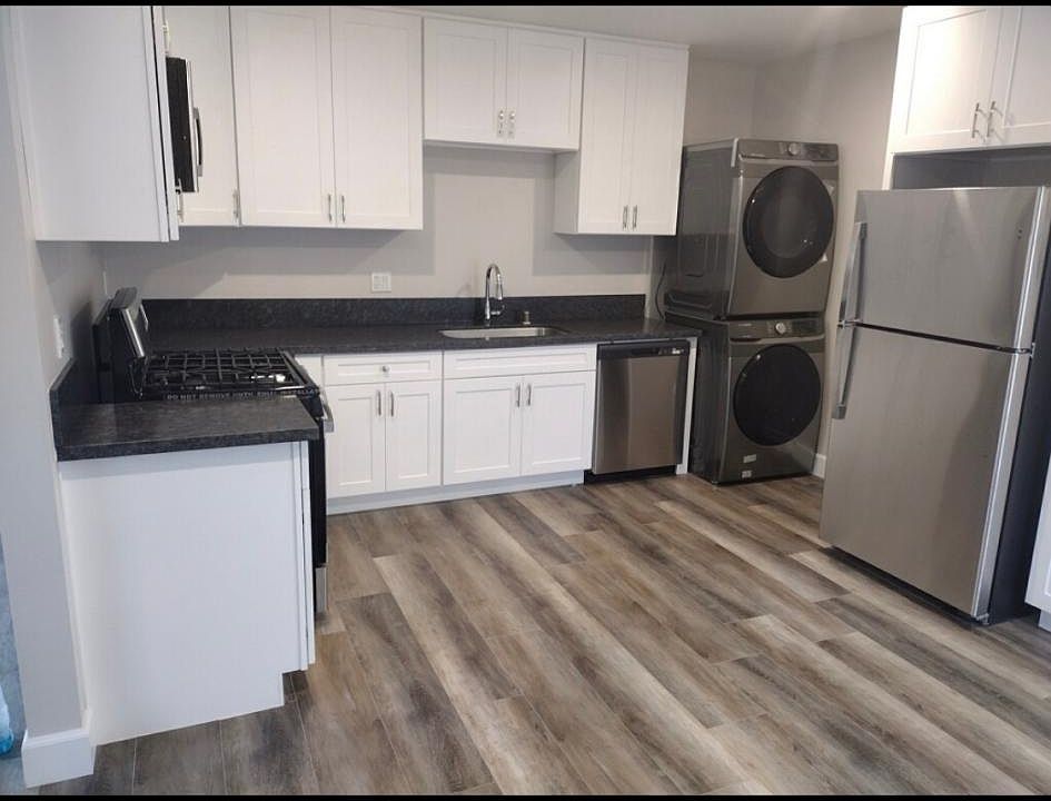1st image of 657 Quincy Ave #1