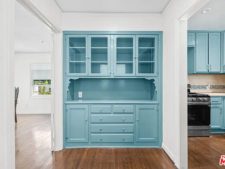 2411 Saint George St — Photo 10