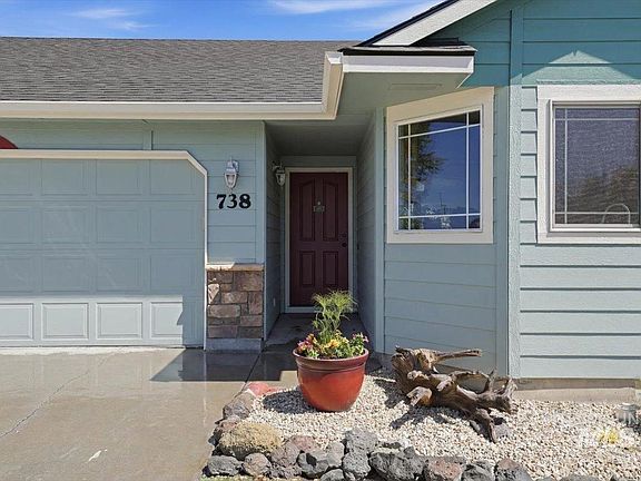 3rd image of 738 W Mariah Ave