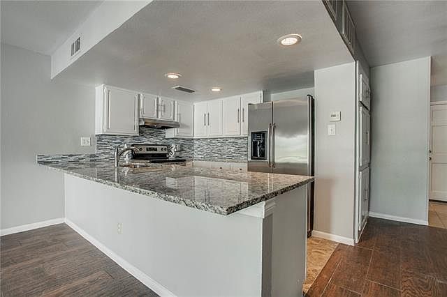 1st image of 438 Yacht Club Dr