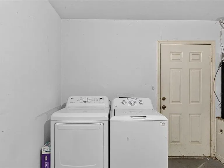 2115 SW 72nd St — Photo 24