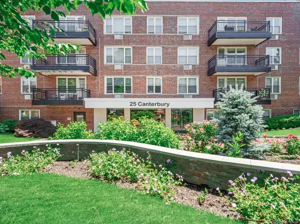 25 Canterbury Road #1M, Great Neck, NY 11021