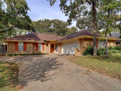 2813 Woodpath Ln, Bedford, TX, 76021