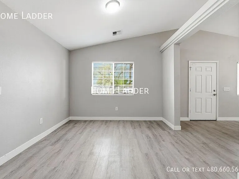 62 N Vista Ave — Photo 7