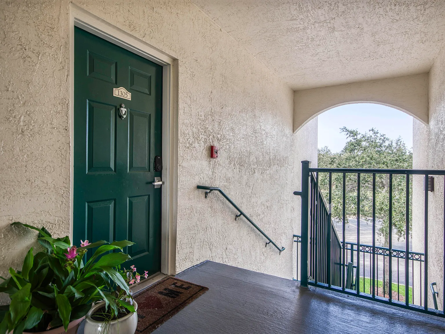 1 bed, 1.0 bath, 714 sqft, $2,300 — Photo 2