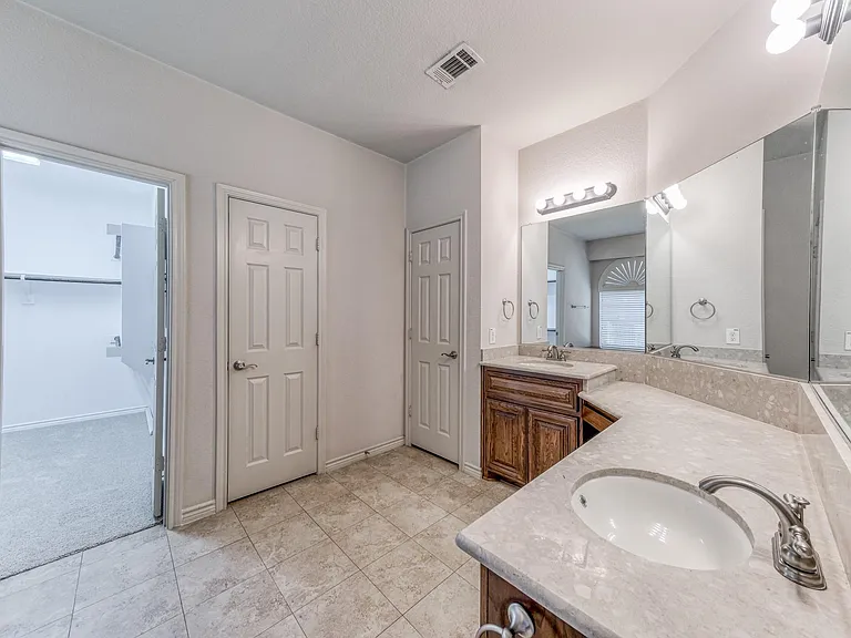 5716 Sleepy Creek Ln — Photo 22