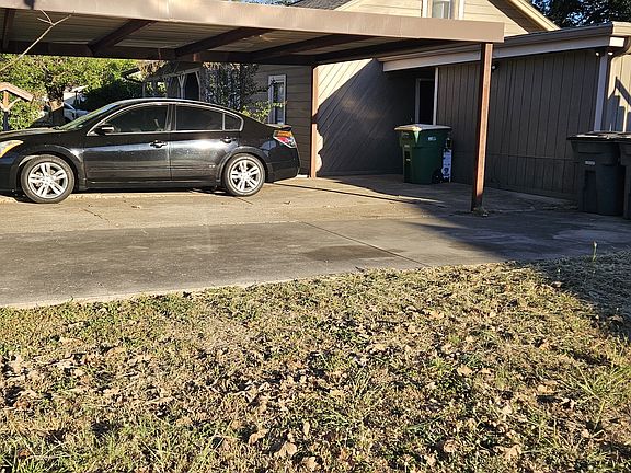 2nd image of 905 Lawndale Ave