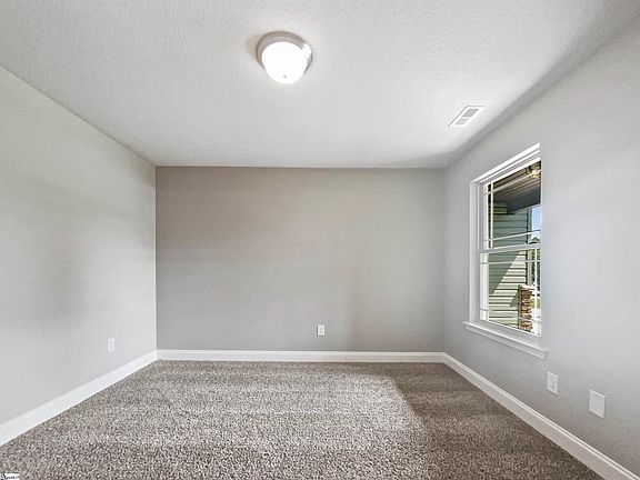 5th image of 102 Oxboro Ct