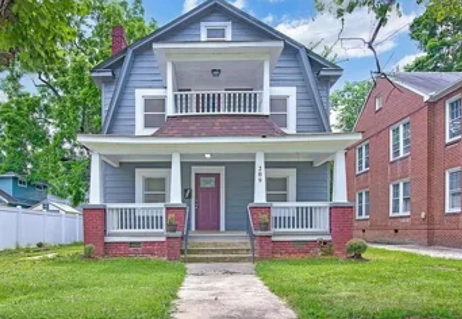 1st image of 209 W Marsh St