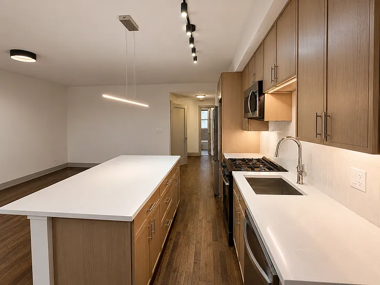 1902 W Pratt Blvd #B-1 — Photo 3