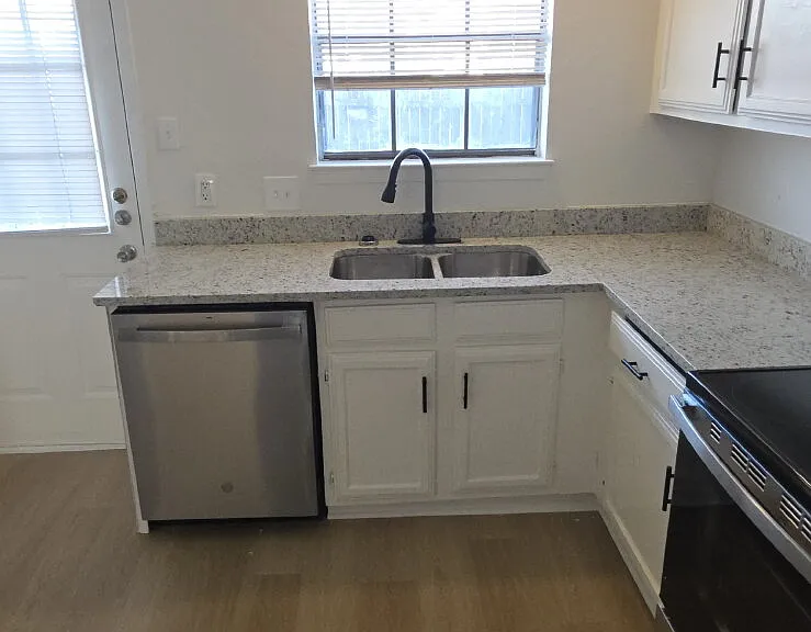 235 Vista Way — Photo 5