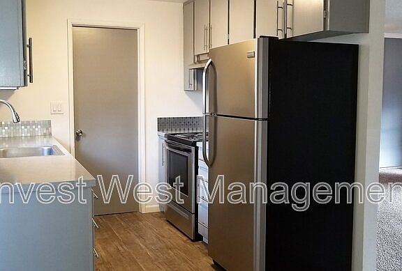 5th image of 305 NE 104th Ave