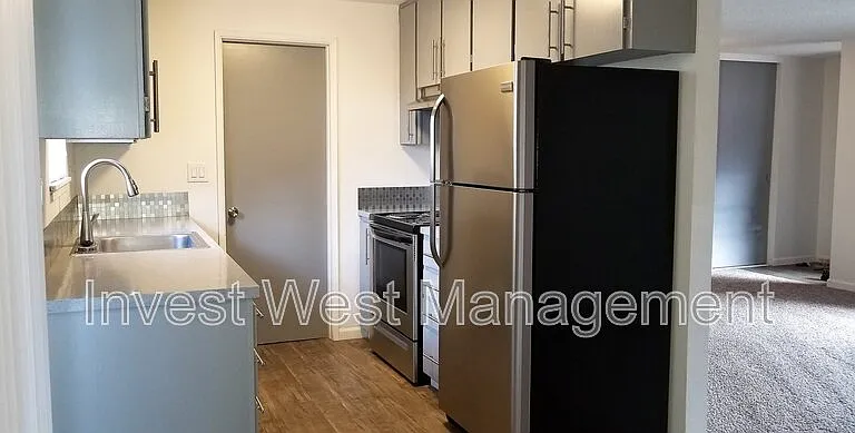305 NE 104th Ave — Photo 5