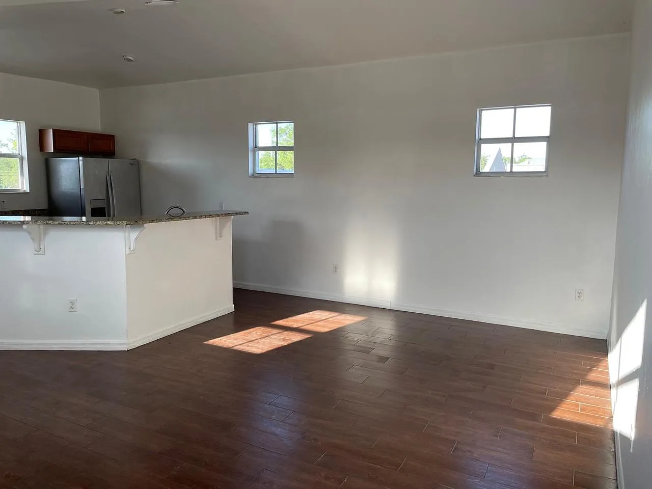 505 W Hickpochee Ave — Photo 3