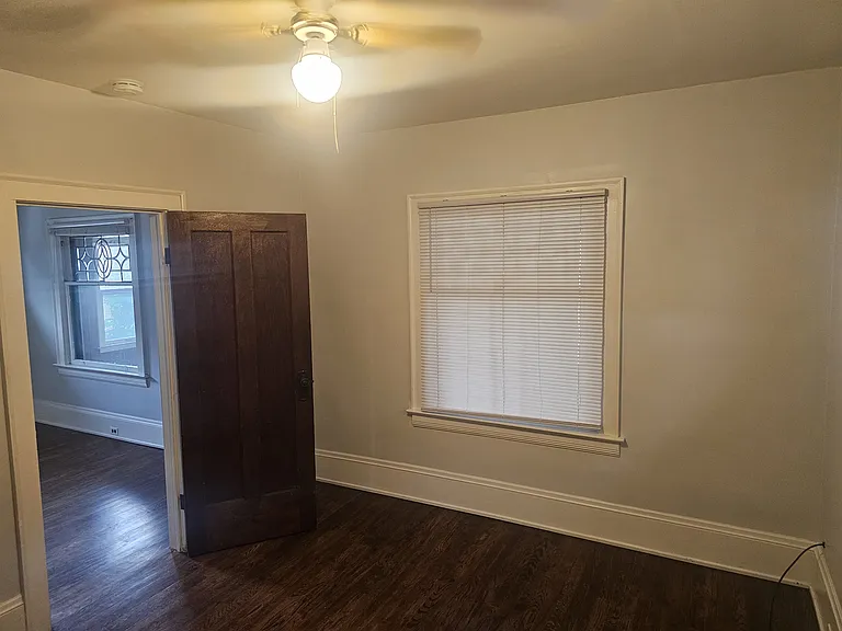 3518 Schiller Ave #UPSTAIRS — Photo 17