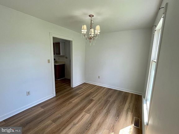 3rd image of 139 Wakefield St