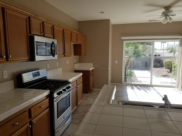 64032 Baylor Mountain Ct — Photo 12
