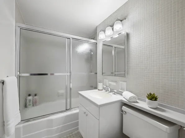 333 East 69th Street image 10 of 12