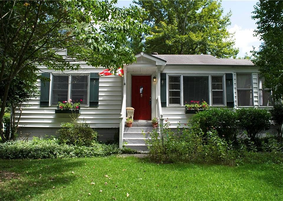 1st image of 2771 Fraser St SE