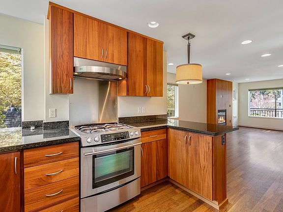 4th image of 1818A 11th Ave W