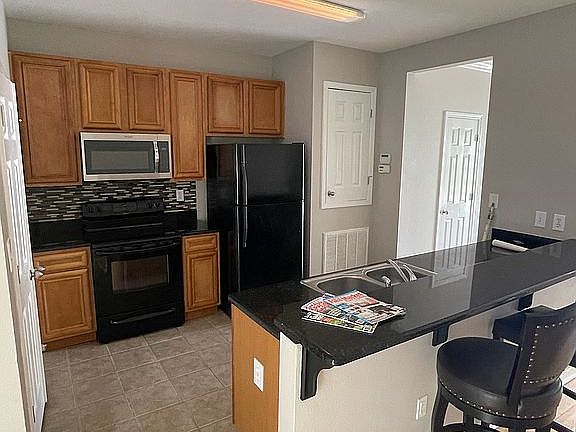 3rd image of 1311 Foxwood Pl