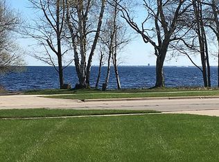 1714 Lake Shore Dr, Gladstone, MI 49837