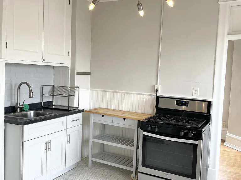 St. Albans Apartments — Photo 8