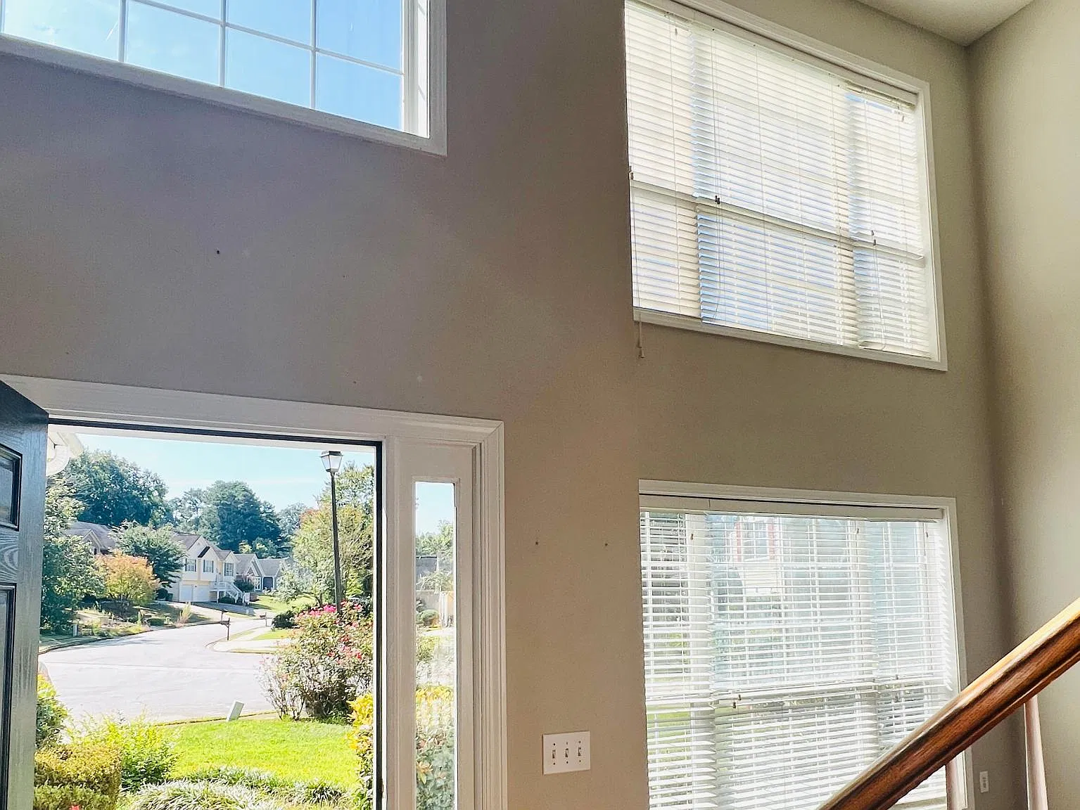 3 bed, 2185 sqft, $2,350 — Photo 3