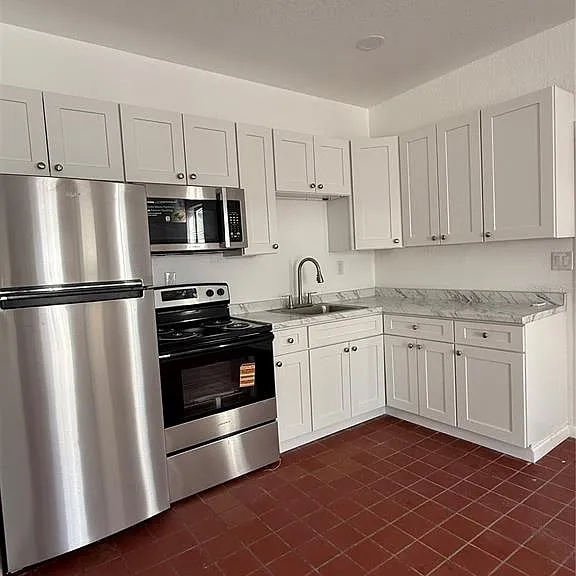 501 Athens St #A & B — Photo 11